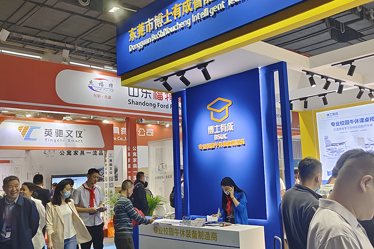 博士有成參展第51屆中國(guó)廣州國(guó)際家具展覽會(huì)，午休課桌椅驚艷全場(chǎng)