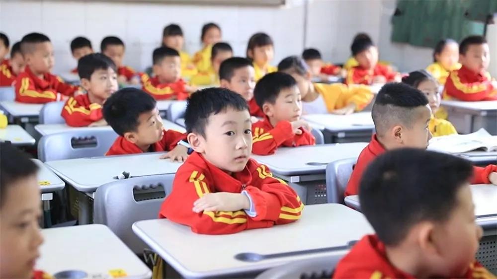 新課桌椅時(shí)代——科學(xué)健康三防正姿課桌椅普及方案(圖13) 新課桌椅時(shí)代——科學(xué)健康三防正姿課桌椅普及方案(圖13)