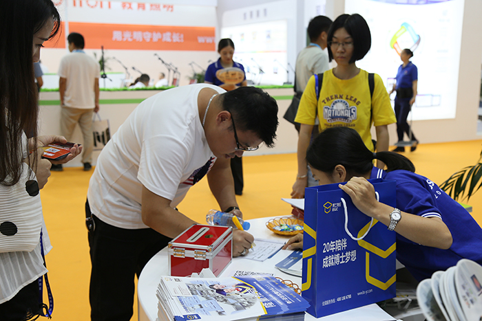 同心筑夢 科教領航｜博仕有成攜三防正姿普及方案亮相2019深圳教育裝備博覽會(圖2)