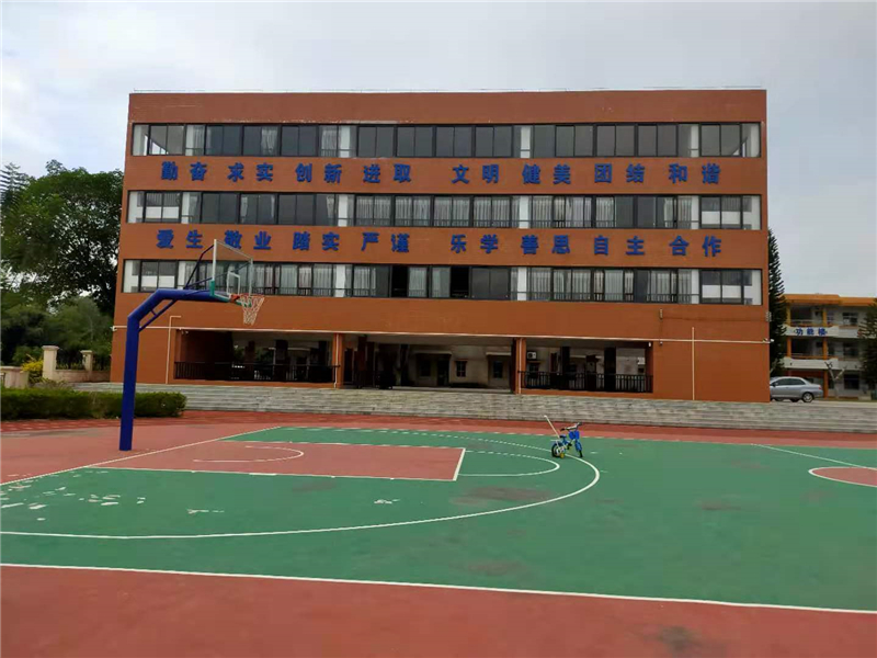 張乾小學校園外觀