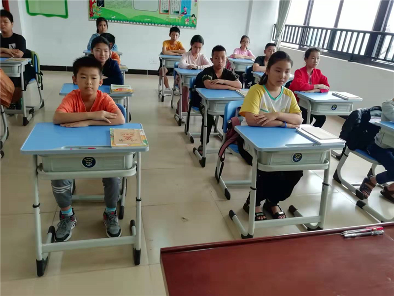 博仕有成課桌椅入住張乾小學教室