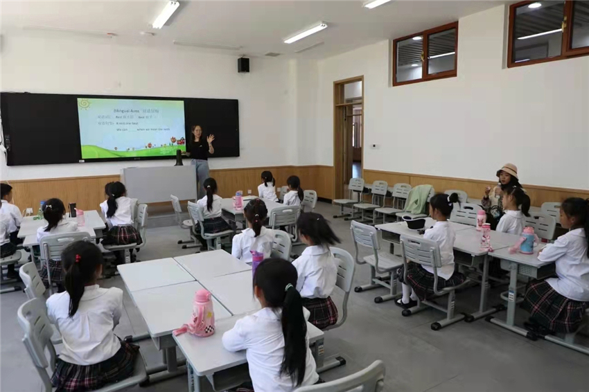 博仕有成課桌椅進駐唐山西那母君華小學(xué)(圖5)