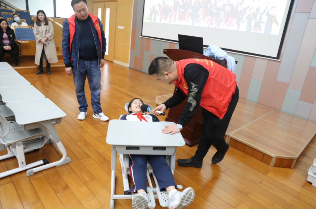 快樂(lè)學(xué)習(xí)，健康午休 | 博士有成午休課桌椅走進(jìn)莞城中心小學(xué)(圖4)